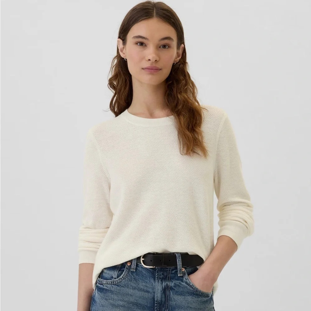 GAP textured crew neck sweater